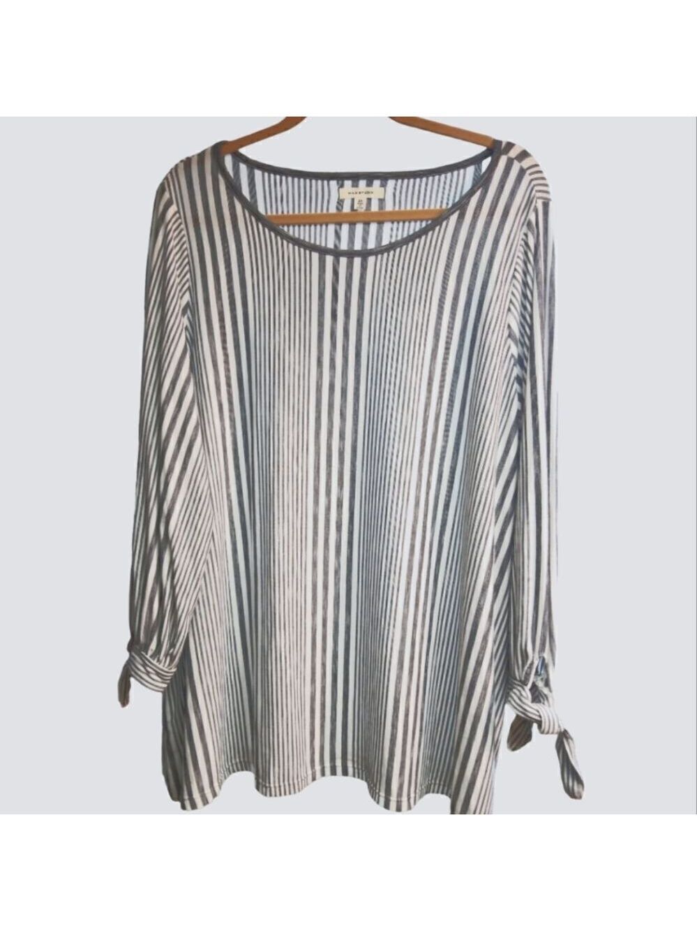 Max Studio Black and White Vertical Stripes 3/4 Sleeves Size 2X